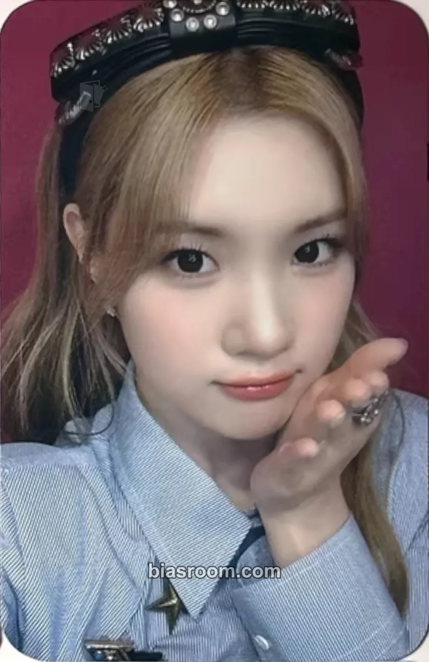 Juun The Chase Photocard - Hearts2Hearts - Hearts2Hearts K-pop photocard