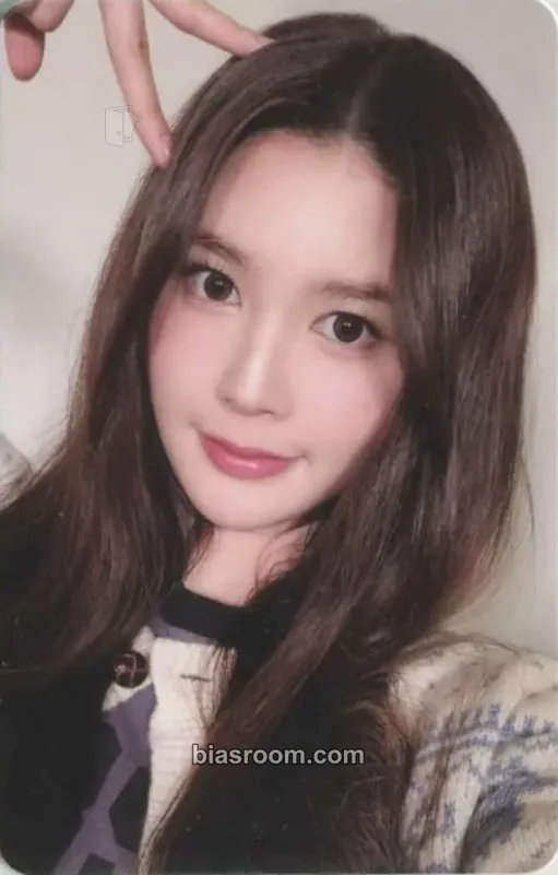 A-na The Chase Photocard - Hearts2Hearts - Hearts2Hearts K-pop photocard