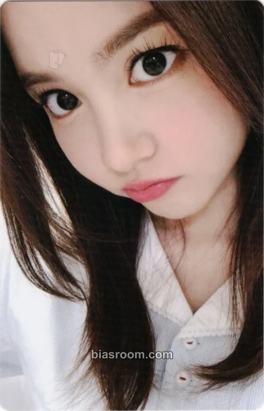 Carmen The Chase Photocard - Hearts2Hearts - Hearts2Hearts K-pop photocard