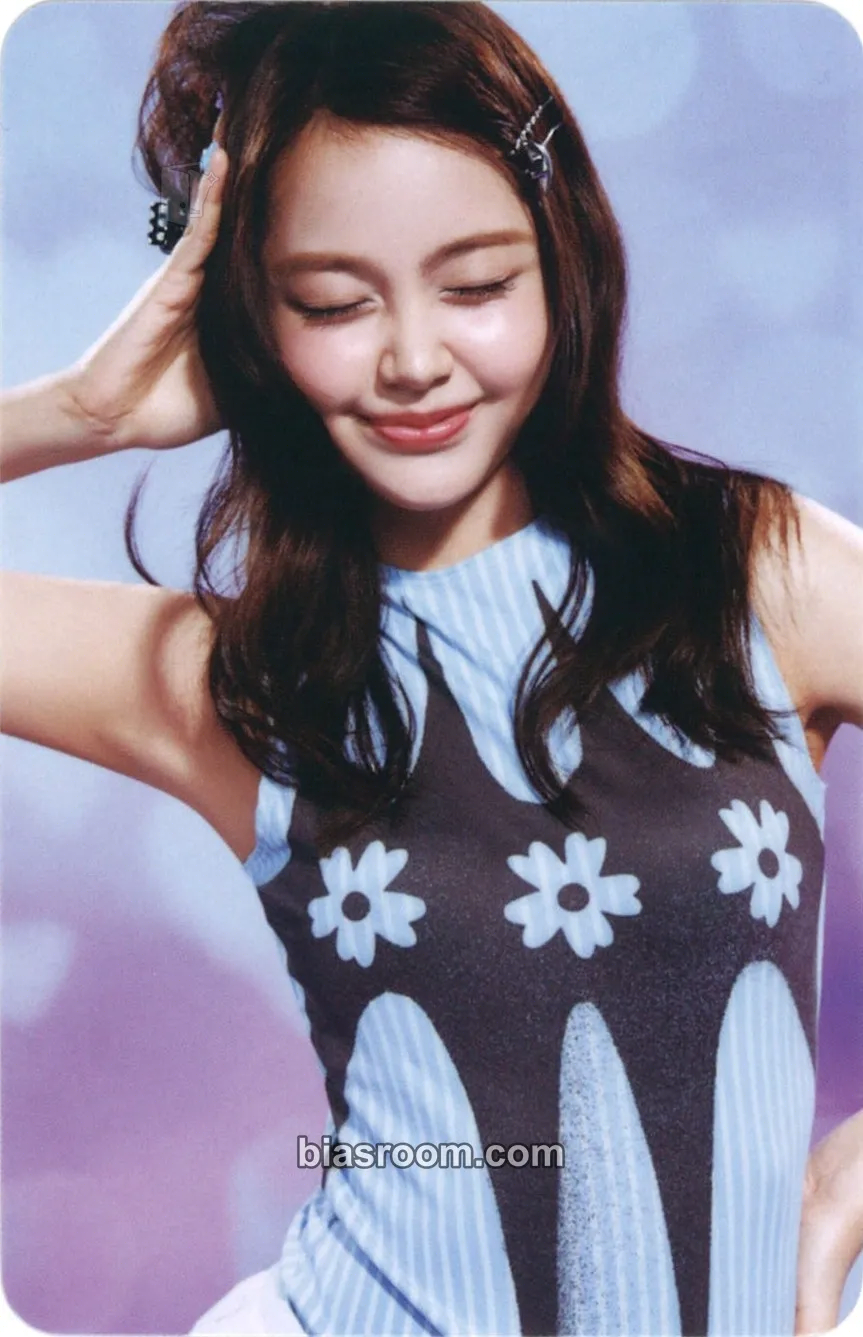 Carmen STYLE Photocard - Hearts2Hearts - Hearts2Hearts K-pop photocard
