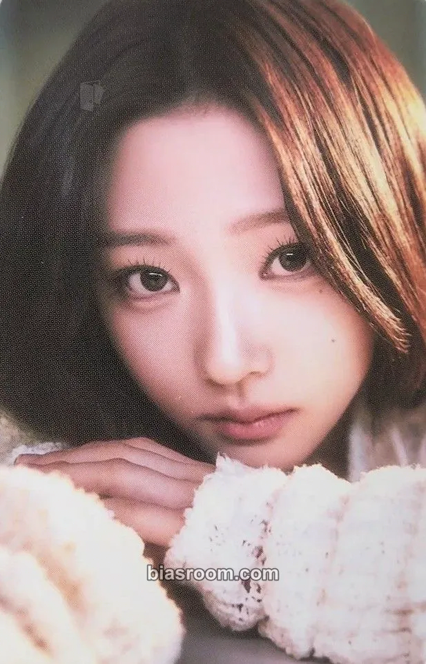 Stella The Chase Photocard - Hearts2Hearts - Hearts2Hearts K-pop photocard