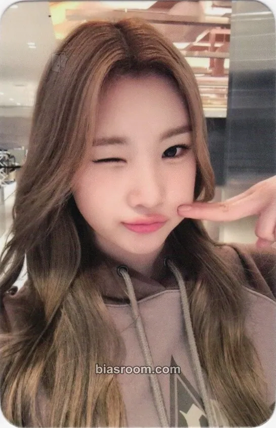 Juun The Chase Photocard - Hearts2Hearts - Hearts2Hearts K-pop photocard