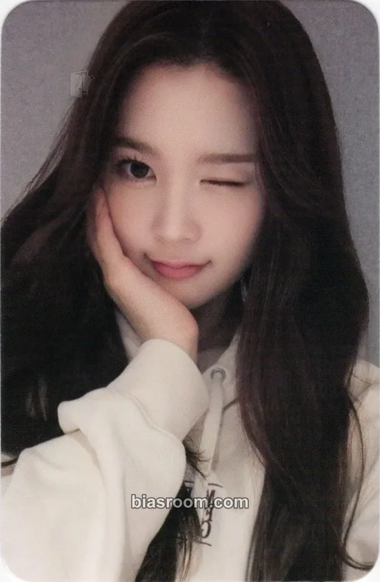A-na The Chase Photocard - Hearts2Hearts - Hearts2Hearts K-pop photocard