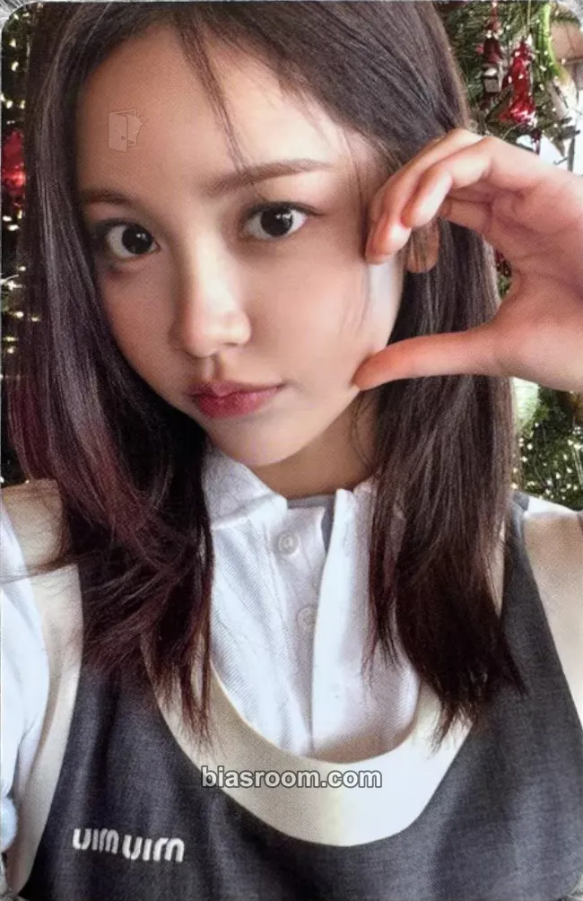 Carmen The Chase Photocard - Hearts2Hearts - Hearts2Hearts K-pop photocard