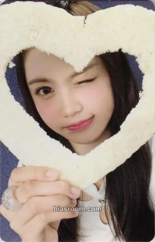 Carmen STYLE Photocard - Hearts2Hearts - Hearts2Hearts K-pop photocard