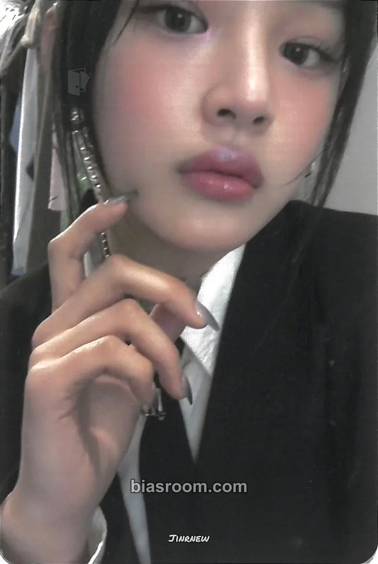 Minji Bunnies Club Membership Renewal 2024 Photocard - NewJeans - NewJeans K-pop photocard