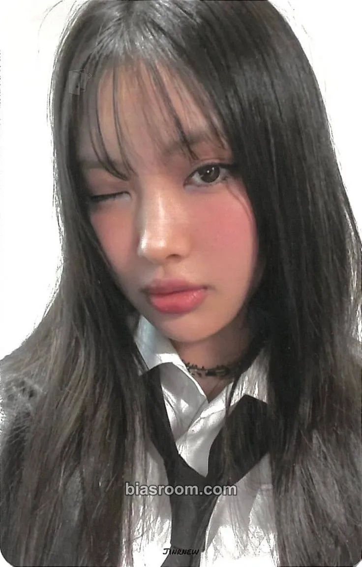 Hyein Bunnies Club Membership Renewal 2024 Photocard - NewJeans - NewJeans K-pop photocard