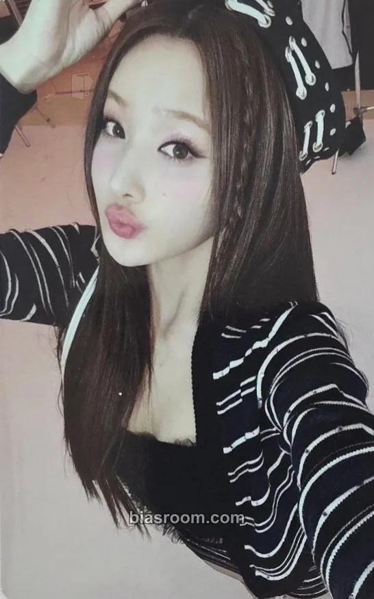 Belle 224 Photocard - KISS OF LIFE - KISS OF LIFE K-pop photocard