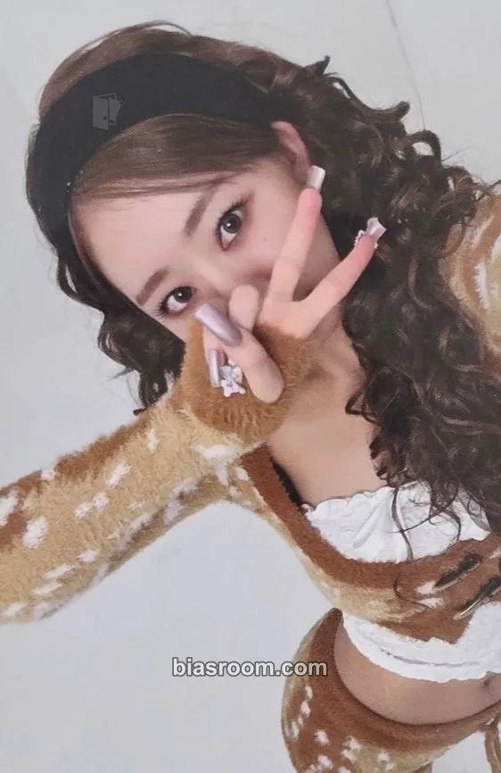 Julie 224 Photocard - KISS OF LIFE - KISS OF LIFE K-pop photocard