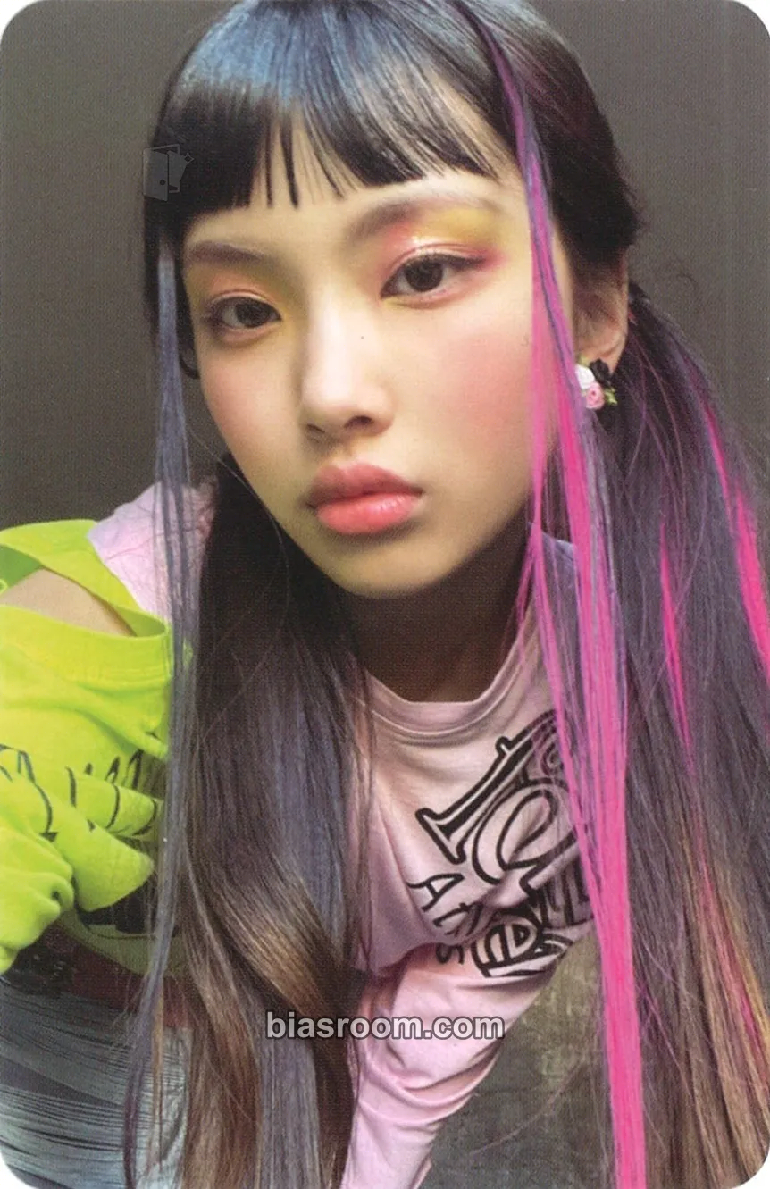 Hyein Yearbook 22-23 Photocard - NewJeans - NewJeans K-pop photocard