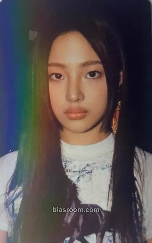 NewJeans - Minji - OMG Album weverse japan shop (wvj) pob (pre-order benefit) holographic (hologram)