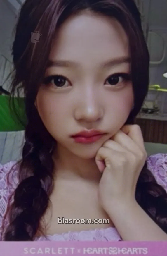 Stella Hearts2Hearts X Scarlett Photocard - Hearts2Hearts - Hearts2Hearts K-pop photocard