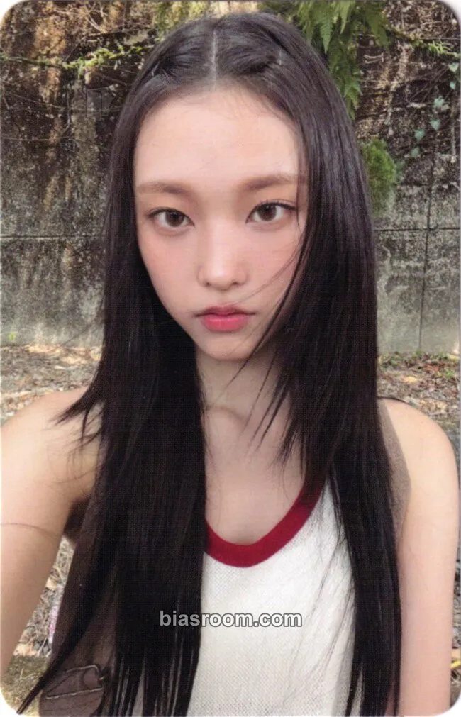 Haerin How Sweet Photocard - NewJeans - NewJeans K-pop photocard