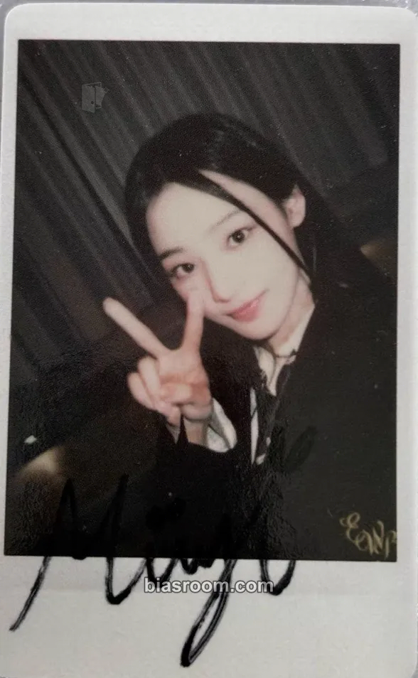 Minji NewJeans 1st EP “New Jeans” Photocard - NewJeans - NewJeans K-pop photocard