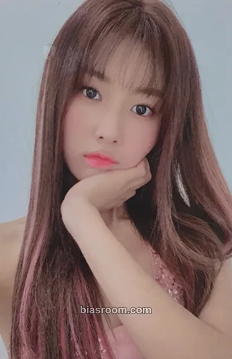 Hyewon BLOOM*IZ Photocard - IZ*ONE - IZ*ONE K-pop photocard