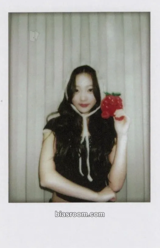 Stella STYLE Photocard - Hearts2Hearts - Hearts2Hearts K-pop photocard