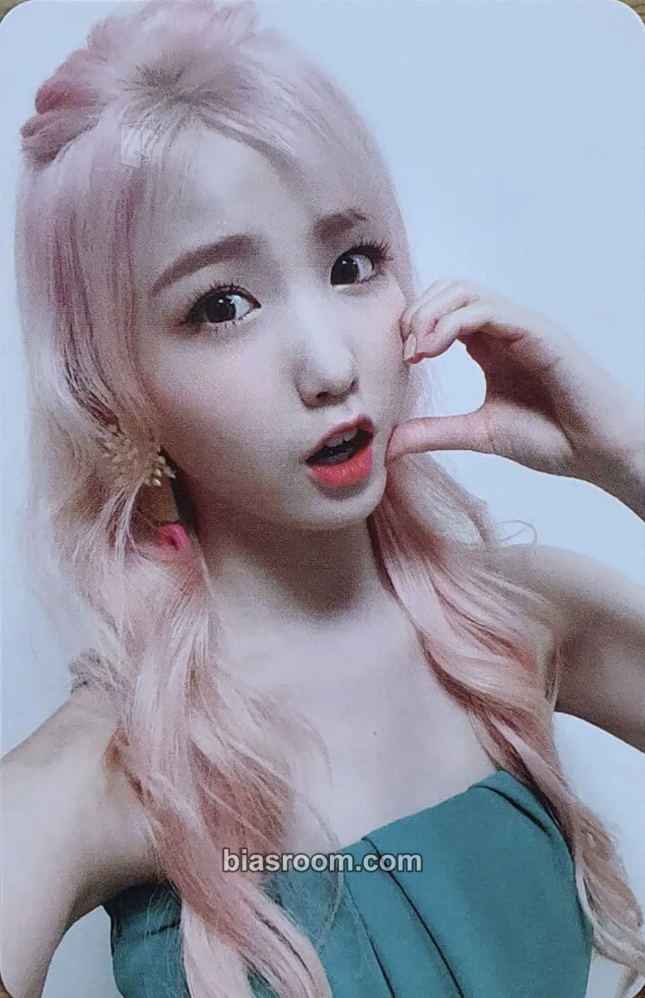 Hitomi BLOOM*IZ Photocard - IZ*ONE - IZ*ONE K-pop photocard