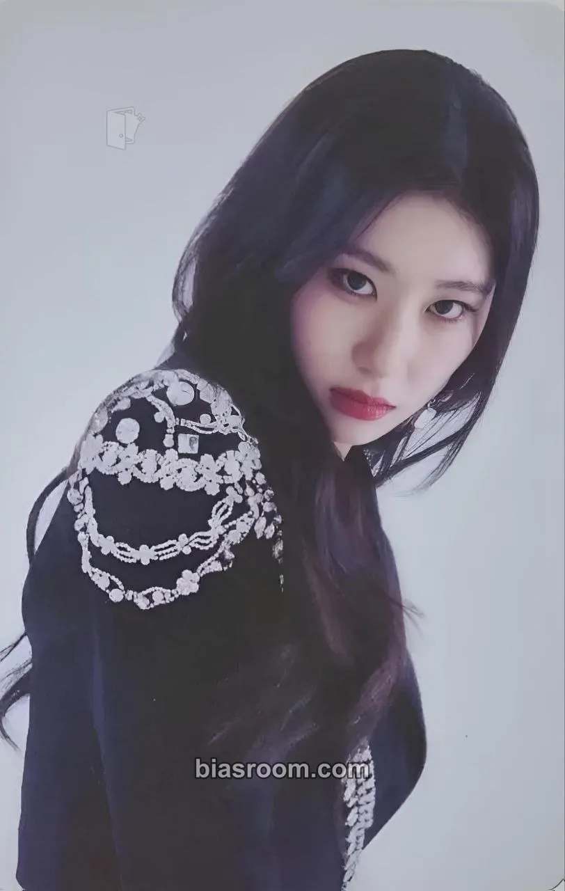 Chaeryeong ITZY The 1st World Tour 'Checkmate' Photocard - ITZY - ITZY K-pop photocard