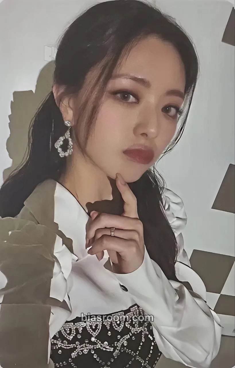 Yuna ITZY The 1st World Tour 'Checkmate' Photocard - ITZY - ITZY K-pop photocard