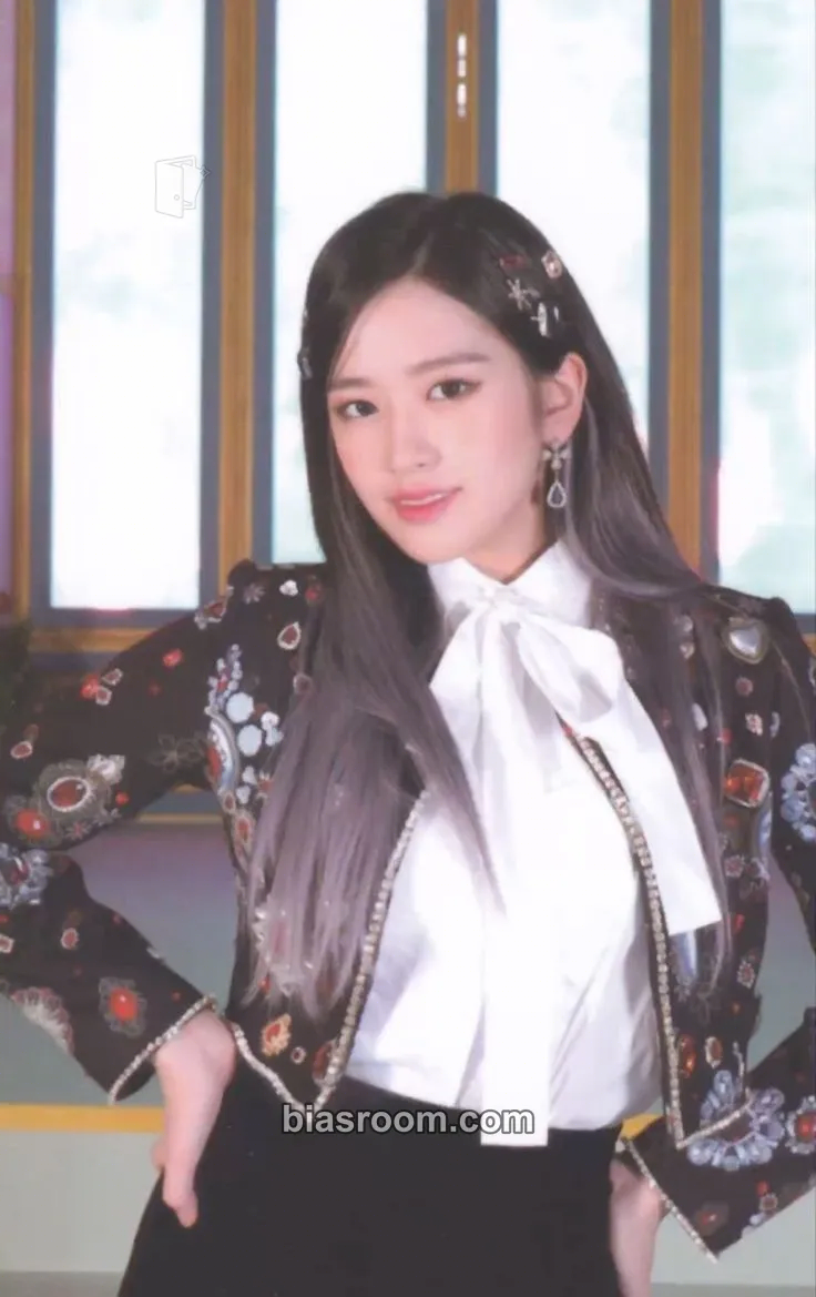 Yujin One-reeler / Act IV Photocard - IZ*ONE - IZ*ONE K-pop photocard
