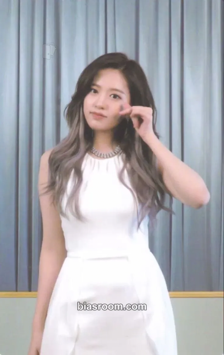 Yujin One-reeler / Act IV Photocard - IZ*ONE - IZ*ONE K-pop photocard