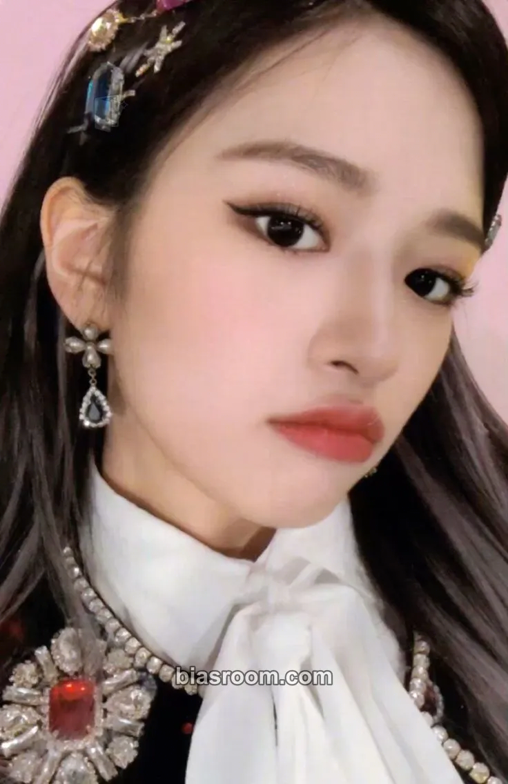 Yujin One-reeler / Act IV Photocard - IZ*ONE - IZ*ONE K-pop photocard