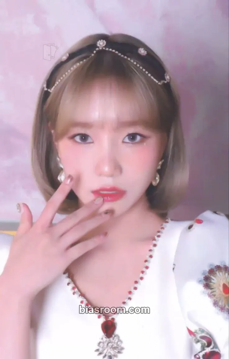 Jo Yuri One-reeler / Act IV Photocard - IZ*ONE - IZ*ONE K-pop photocard