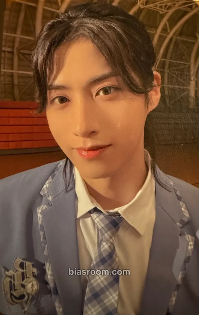 ONEUS - Xion - BLOOD MOON Album pob (pre-order benefit) theatre version makestar