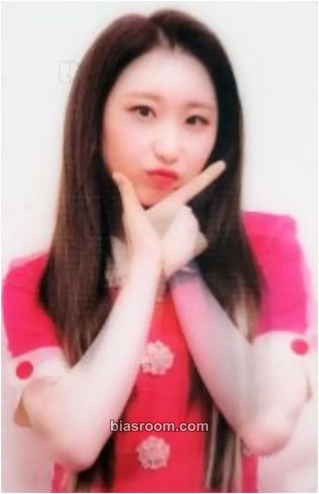 Lee Chaeyeon EYES ON ME in SEOUL - BLU-RAY Version Photocard - IZ*ONE - IZ*ONE K-pop photocard