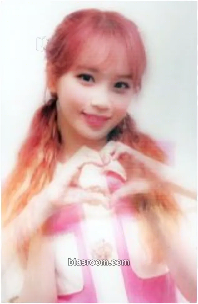 Kim Chaewon EYES ON ME in SEOUL - BLU-RAY Version Photocard - IZ*ONE - IZ*ONE K-pop photocard