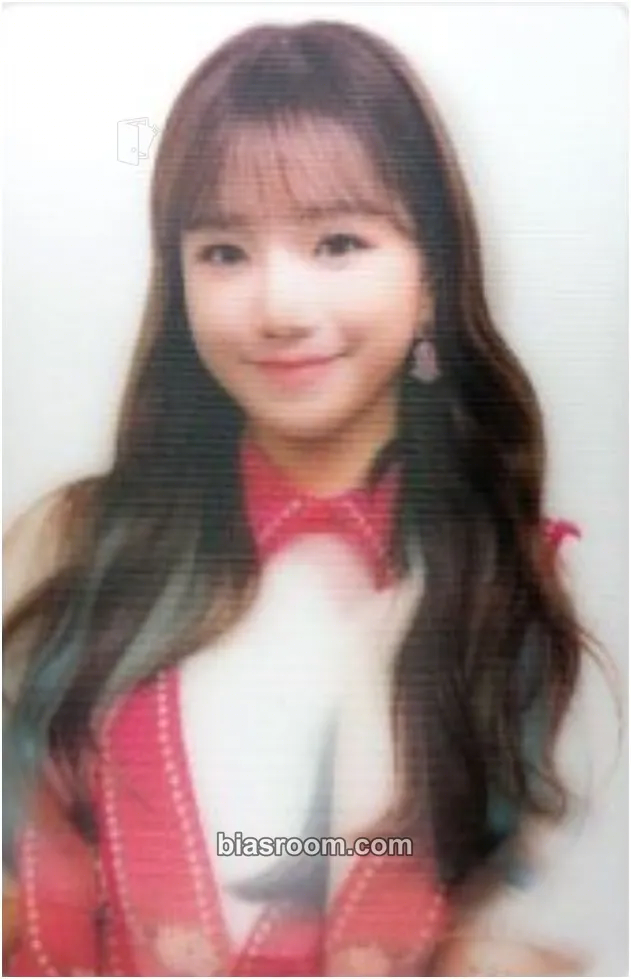 Jo Yuri EYES ON ME in SEOUL - BLU-RAY Version Photocard - IZ*ONE - IZ*ONE K-pop photocard