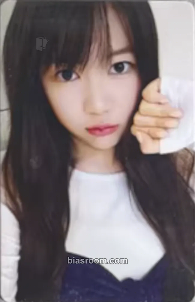 Ye-on The Chase Photocard - Hearts2Hearts - Hearts2Hearts K-pop photocard