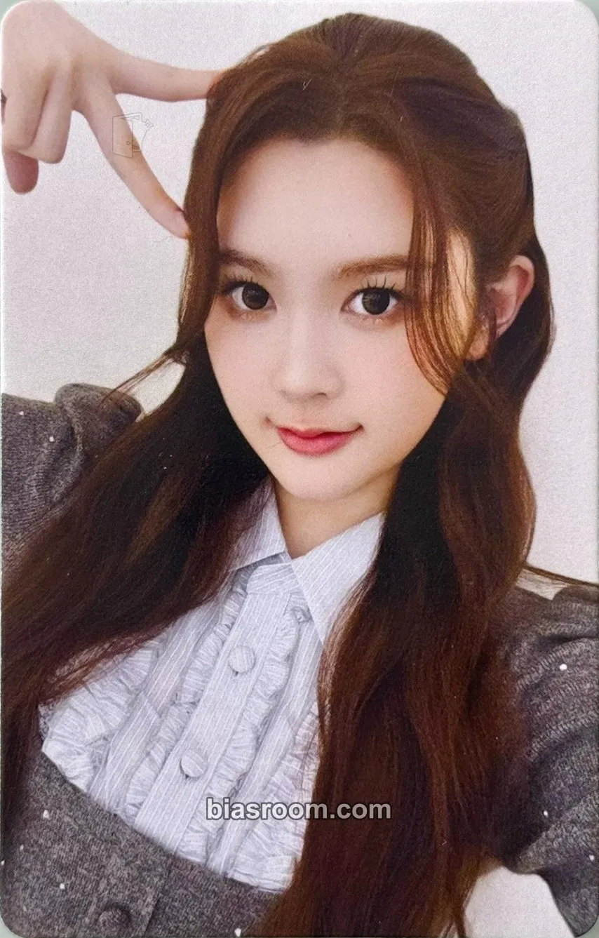 A-na The Chase Photocard - Hearts2Hearts - Hearts2Hearts K-pop photocard