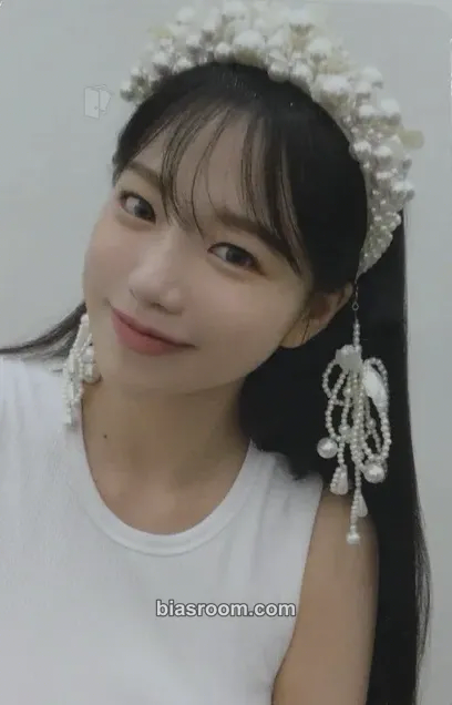 Jo Yuri GLASSY Photocard - Jo Yuri K-pop photocard