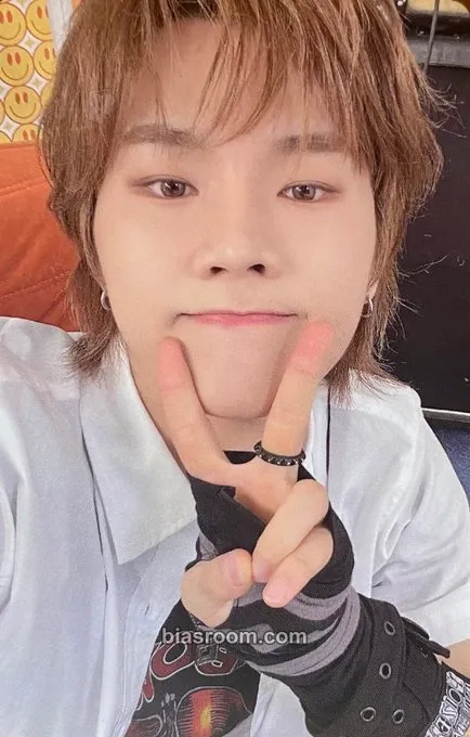 Jungsu Xdinary Heroes 1st Fanmeeting "Band Club XV: 2023 Summer Camp" Photocard - Xdinary Heroes - Xdinary Heroes K-pop photocard