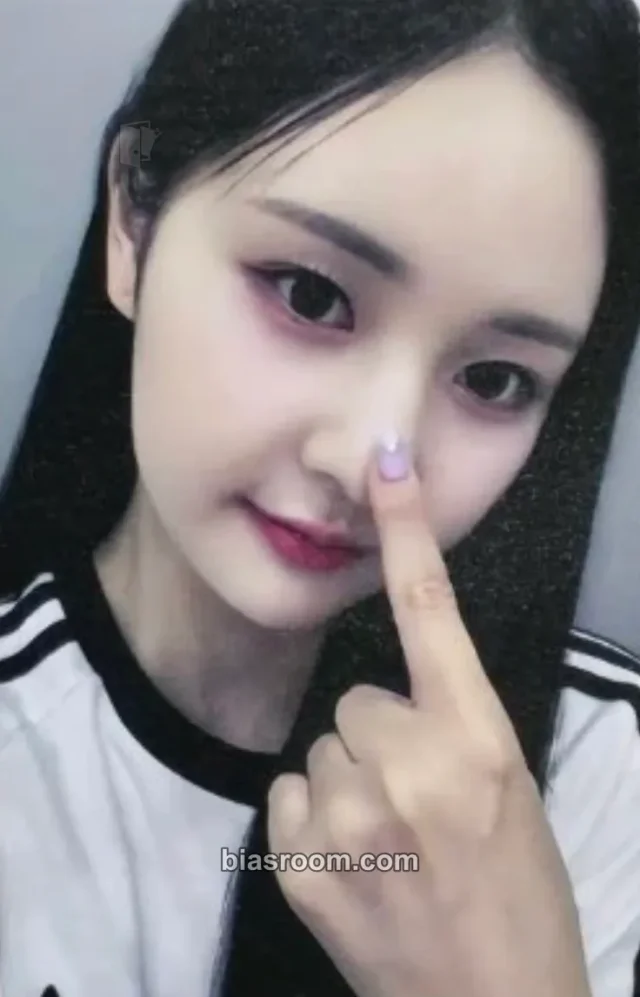 Candy Shop - Julia - Girls don’t cry Album mymusictaste (mmt) video call (fancall) round 1