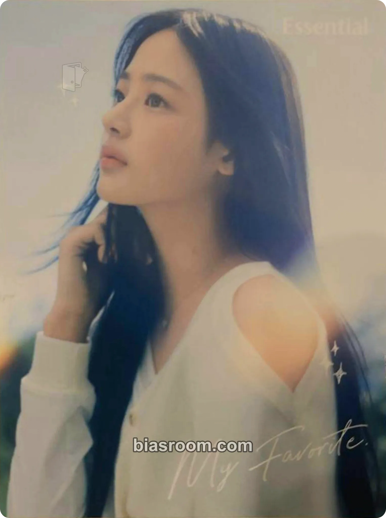 Minji NewJeans x Essential Photocard - NewJeans - NewJeans K-pop photocard
