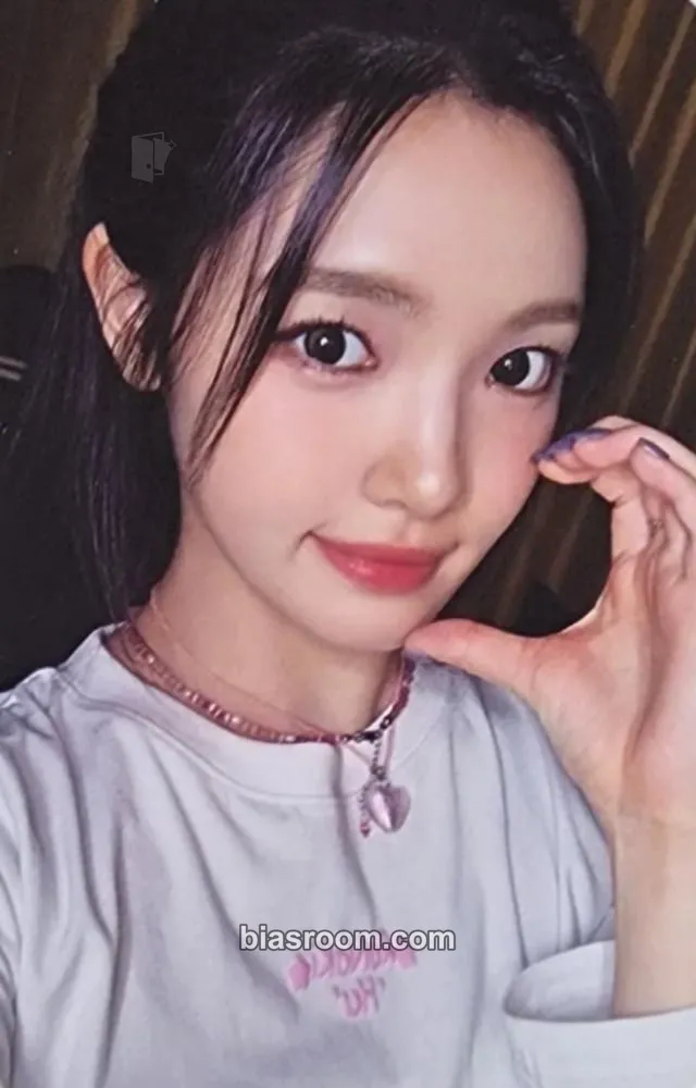 Yuha HEARTS2HEARTS - Teenieping MD Photocard - Hearts2Hearts - Hearts2Hearts K-pop photocard