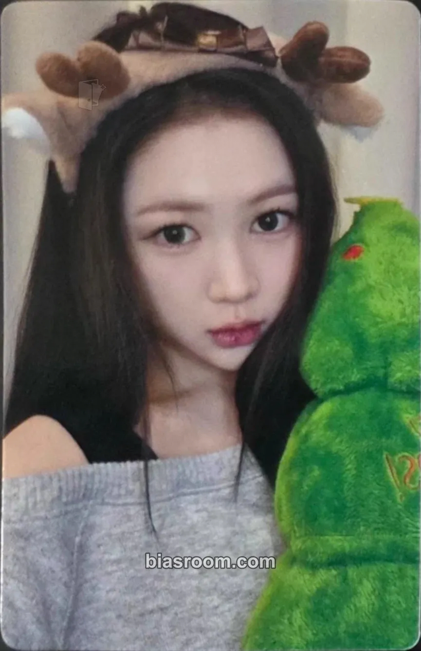Ye-on FOCUS Photocard - Hearts2Hearts - Hearts2Hearts K-pop photocard