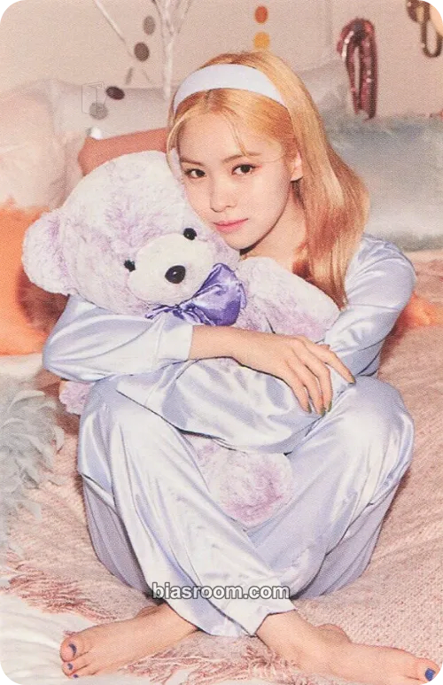 Ryujin 2022: Best Friends Forever Season's Greetings Photocard - ITZY - ITZY K-pop photocard