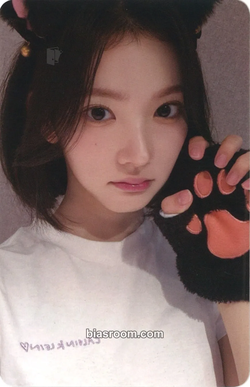 Jiwoo STYLE Photocard - Hearts2Hearts - Hearts2Hearts K-pop photocard