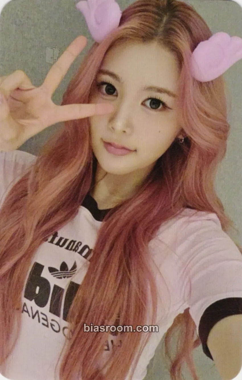 A-na STYLE Photocard - Hearts2Hearts - Hearts2Hearts K-pop photocard