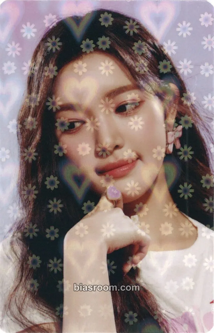 Yuha STYLE Photocard - Hearts2Hearts - Hearts2Hearts K-pop photocard