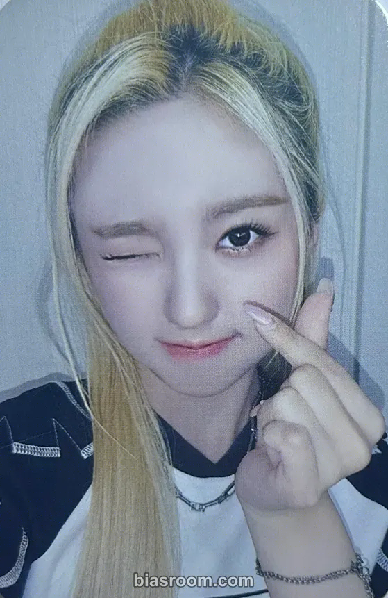 Yeseo Kep1er Debut 1st Anniversary Soundwave Cafe Photocard - Kep1er - Kep1er K-pop photocard