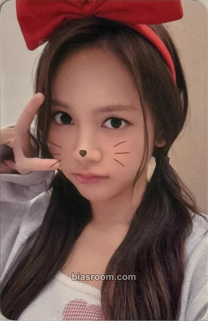 Carmen STYLE Photocard - Hearts2Hearts - Hearts2Hearts K-pop photocard