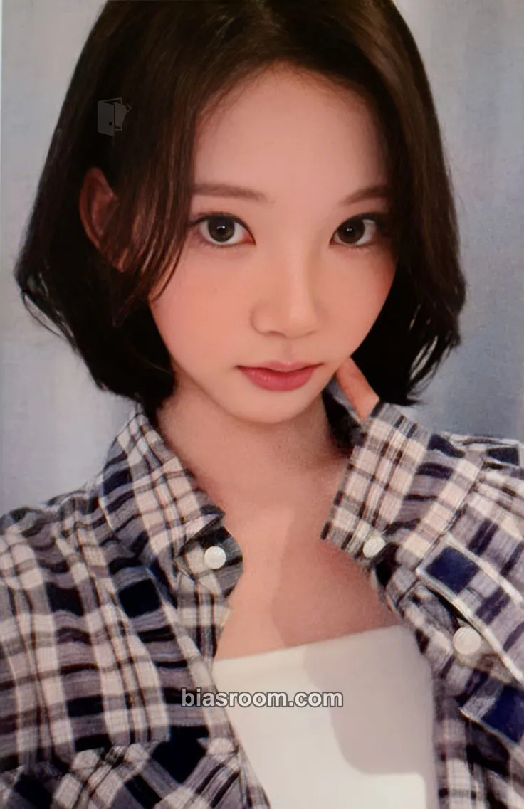 Jiwoo FOCUS Photocard - Hearts2Hearts - Hearts2Hearts K-pop photocard