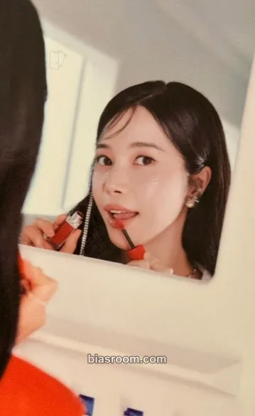 Solar Solar 2026 Season's Greetings: Solar.zip Photocard - MAMAMOO - MAMAMOO K-pop photocard