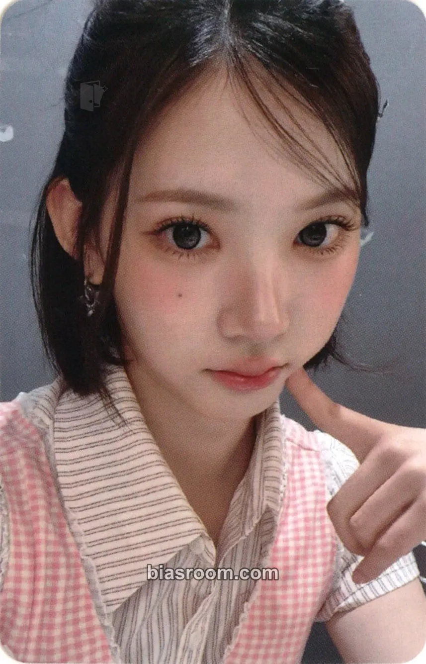 Jiwoo FOCUS Photocard - Hearts2Hearts - Hearts2Hearts K-pop photocard