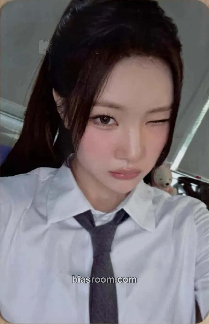 Juun FOCUS Photocard - Hearts2Hearts - Hearts2Hearts K-pop photocard