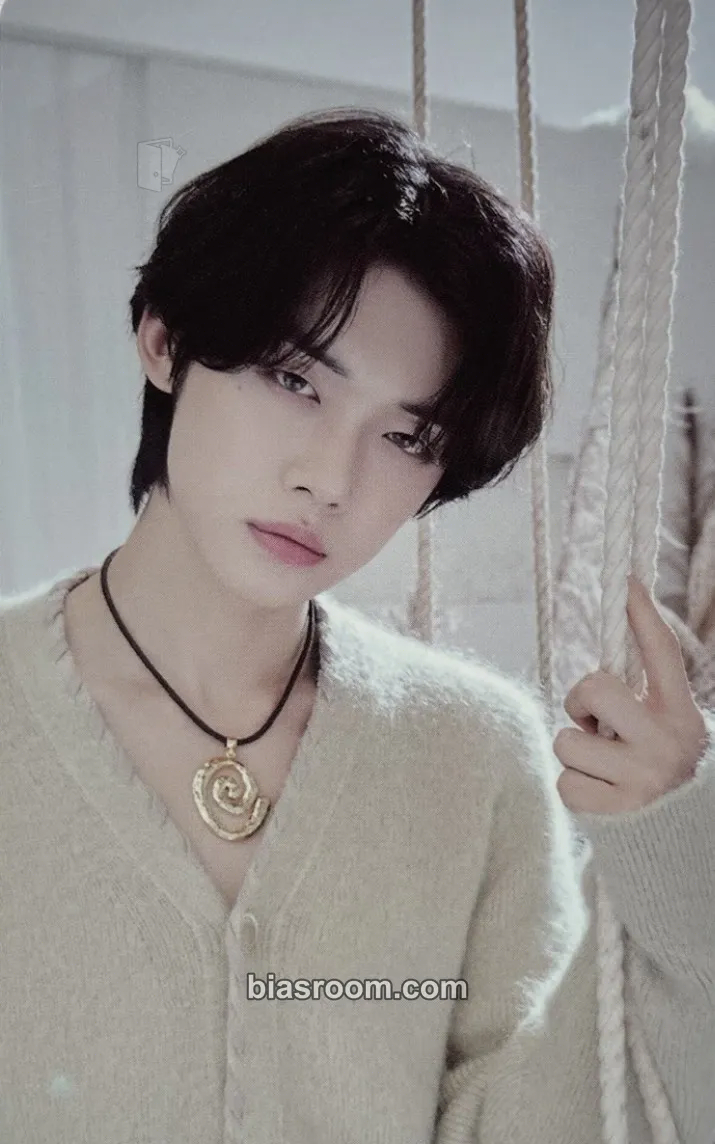 Yeonjun SWEET Photocard - TOMORROW X TOGETHER - TOMORROW X TOGETHER K-pop photocard